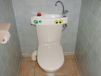 WiCi Concept Handwaschbecken auf die Toilette anpassungsfähiges - Herr und Frau F (Frankreich - 07)